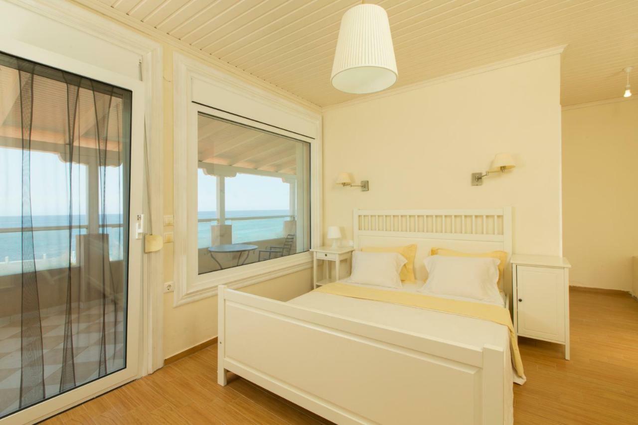 Magnificent Seascape Villa On A Secluded Beach Nea Moudania Zewnętrze zdjęcie