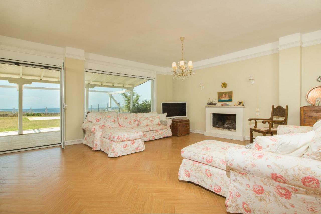 Magnificent Seascape Villa On A Secluded Beach Nea Moudania Zewnętrze zdjęcie